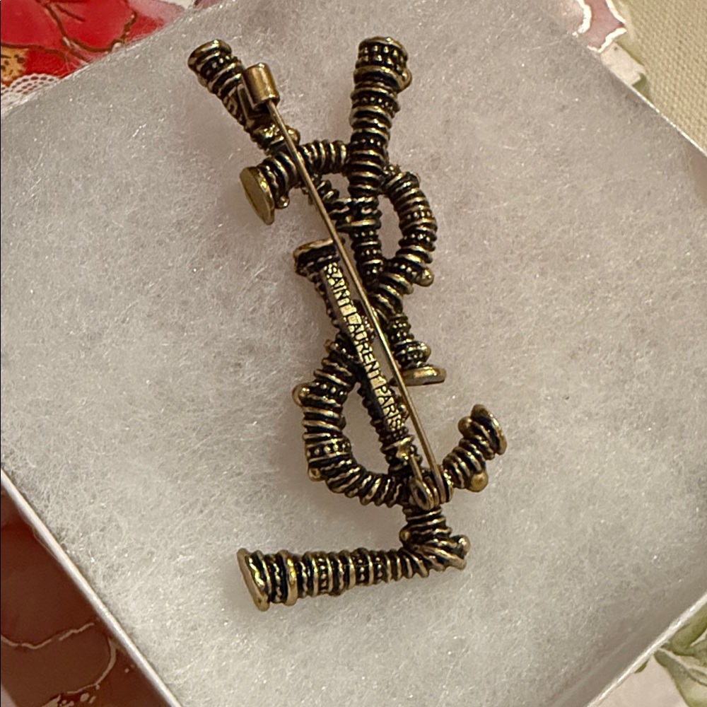 Fashion Jewelry Gold Brooch - Picture 5 of 8